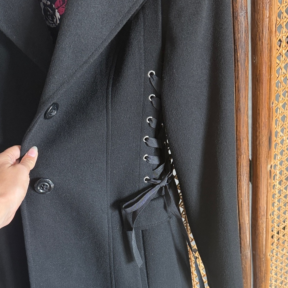 Betsey Johnson Black Corset Trench Coat with Floral Lining - Picture 4 of 7